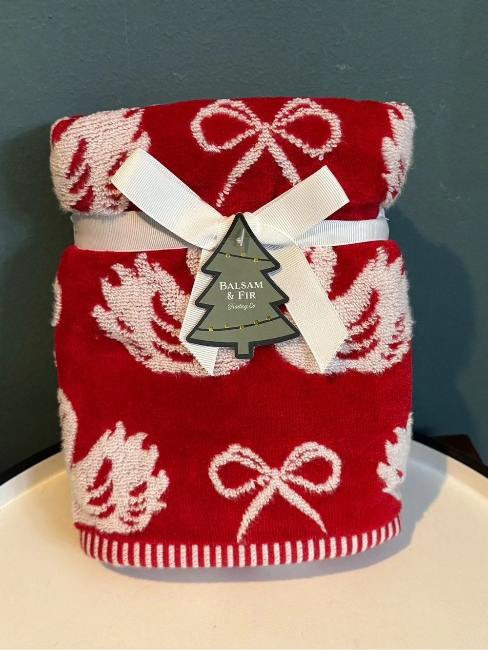 NWT 2 Pc. Christmas Hand Towels Set Red with white swans and bows